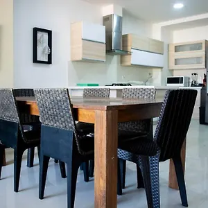 Luxury 5-bedroom Apartamento